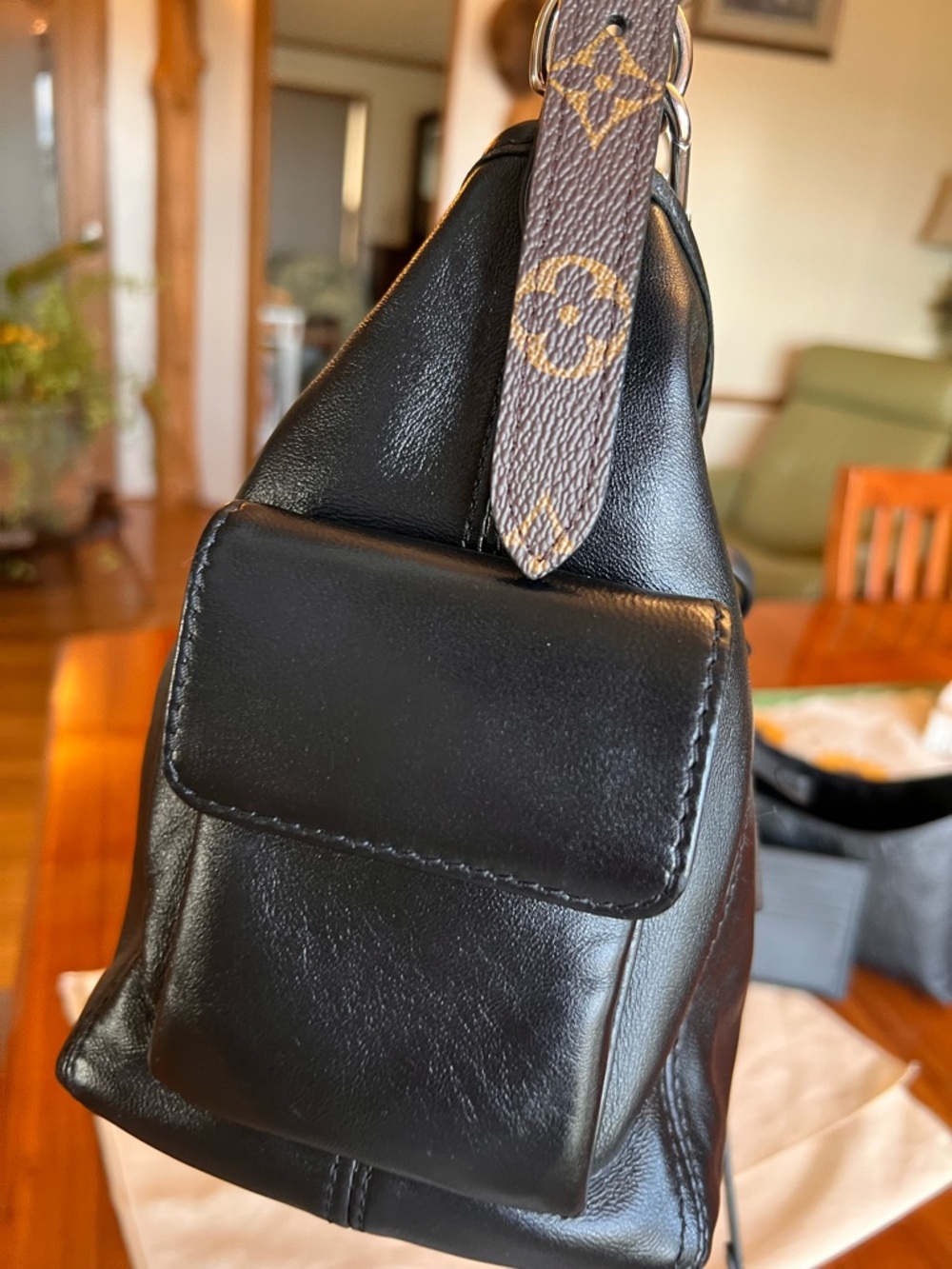 Louis Vuitton CarryAll Cargo Vibe PM - Picture 6 of 17